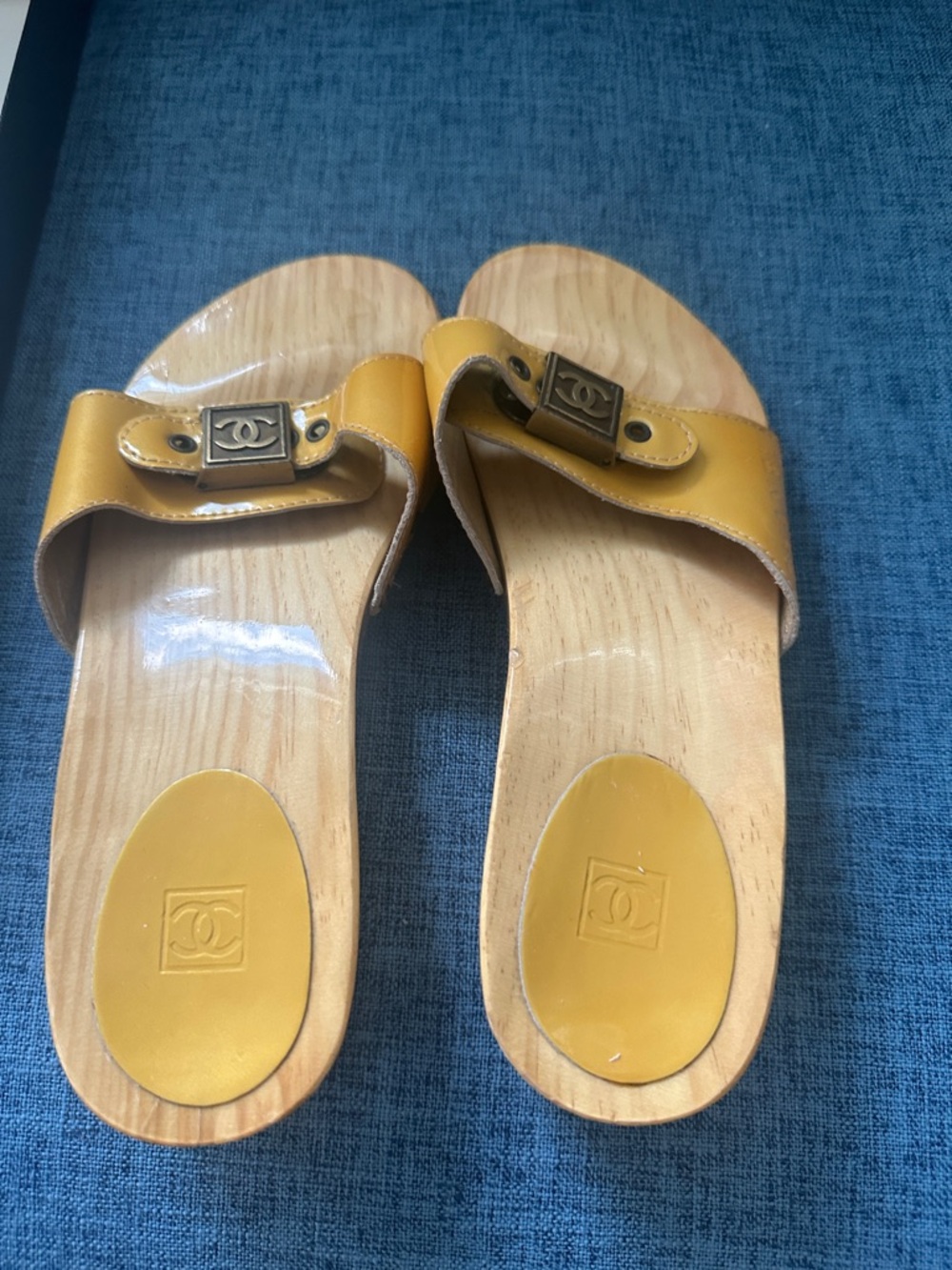 CHANEL Mustard Yellow Leather Slide Sandals with Wood-Effect Footbed - Picture 5 of 6